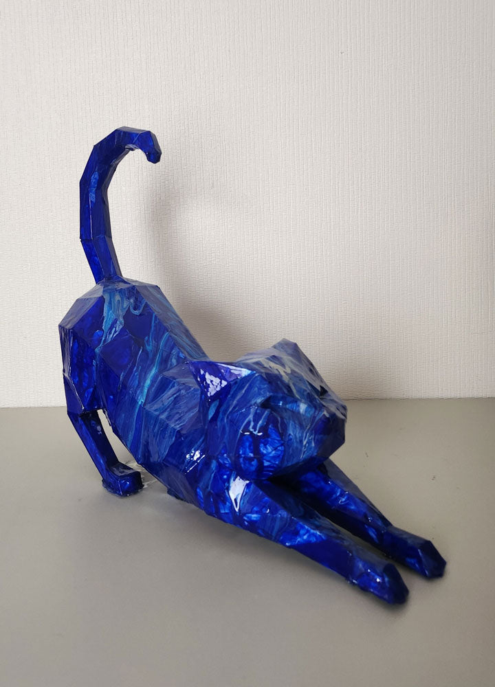 Chat qui s'étire