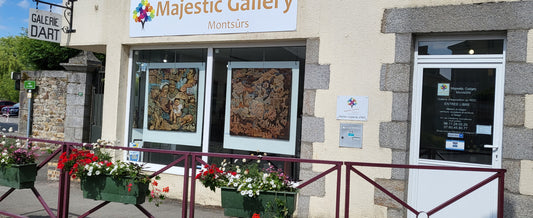 Façade de la galerie Majestic Gallery à Montsûrs